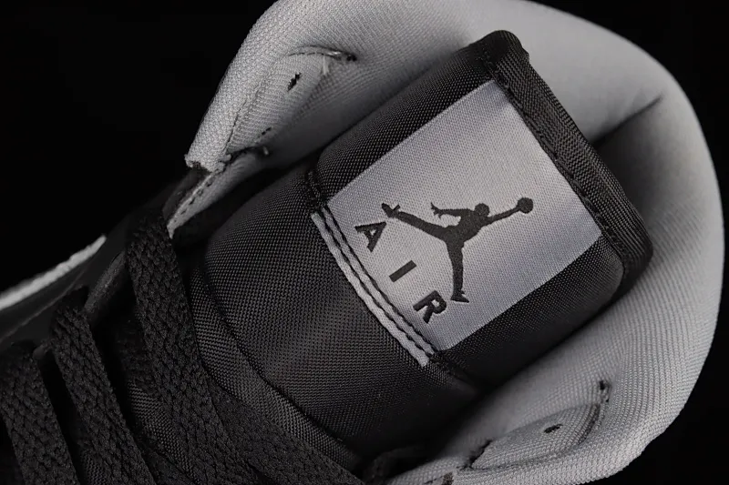 All categories Air Jordan Jordan series basketball shoes Air Jordan 1 Mid G version pure original Air Jordan 1 Mid SE AJ1 Joe 1 small shadow gray mid-top retro basketball shoes BQ6472-007